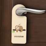 Uyuyorum - Kapı Uyarı Levhası